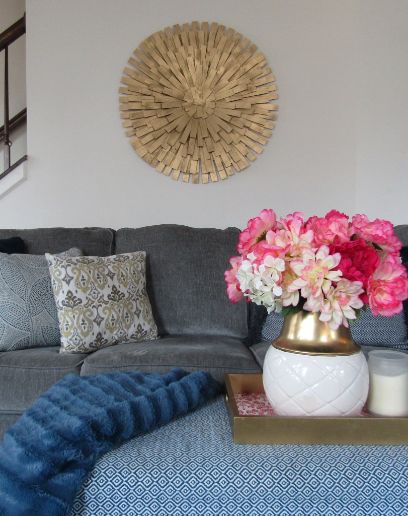 DIY glam gold wall decor. DIY gold sunburst wall decor, DIY sunburst mirror, DIY wood shim sunburst wall decor.